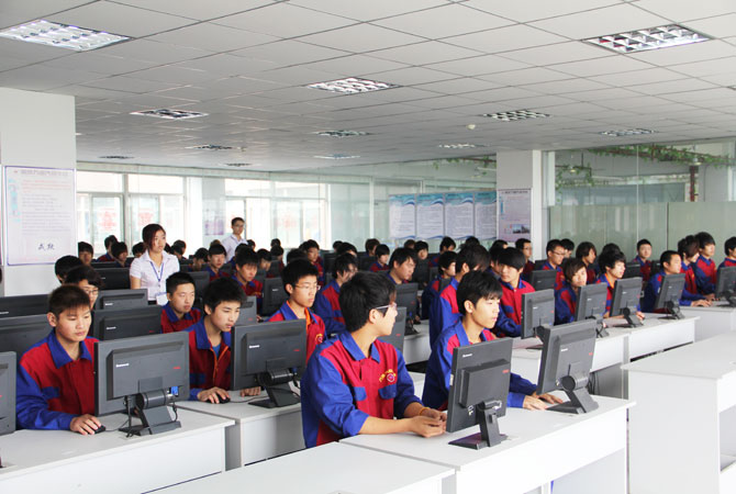 南京万通文化柱_南京万通技校_专业汽修培训学校