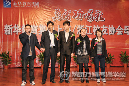 新华学子回母校高歌
