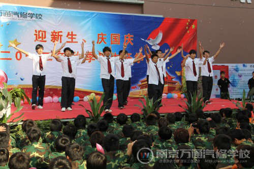 瀚海扬帆度中秋,桂花飘香迎国庆