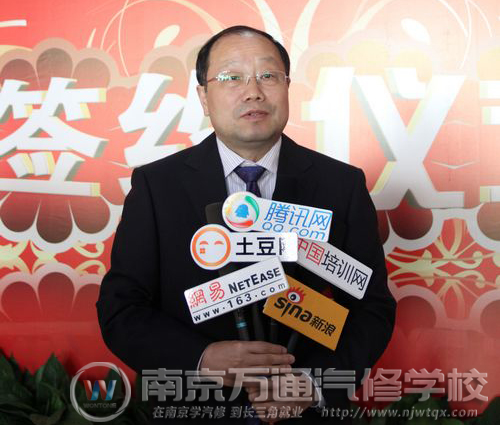 图2-汪俊副总经理接受媒体采访