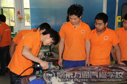 解读十八大:职业教育是今后重点发展方向