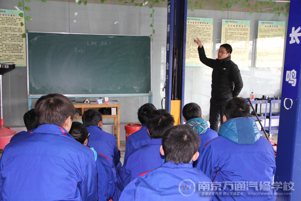 学习热门、先进汽修技术,在南京万通成就的自己