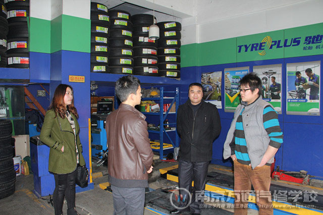 实地采访栏目嘉宾创业店