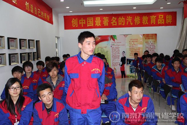 学生现场提问