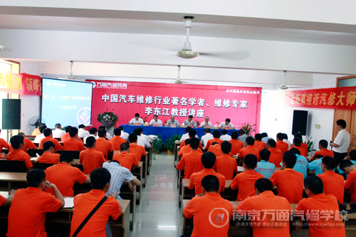 图一:学生组裁判点评会隆重举行
