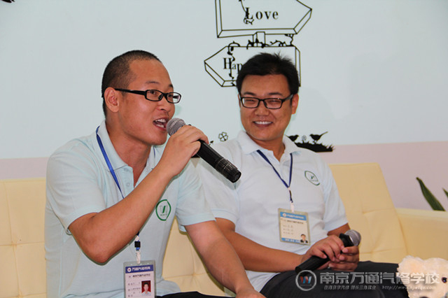 张林老师正在讲述比赛时的经历