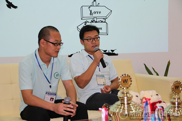 李勇老师诚恳地向同学们提出建议
