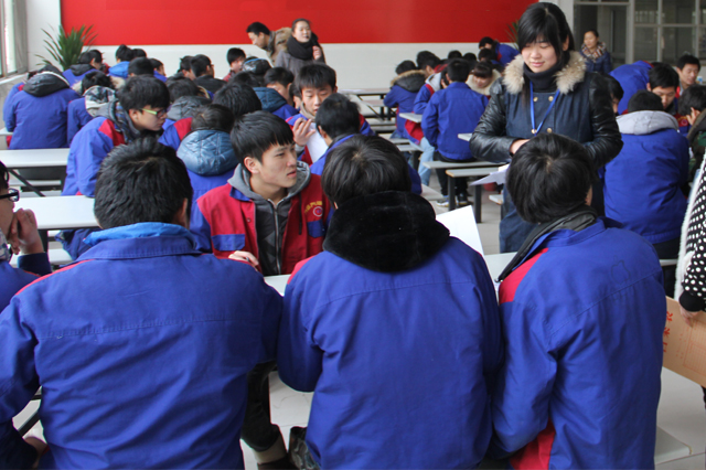 南京万通学子们聚在一起抓紧复习,积极备考
