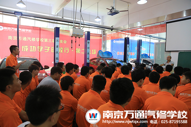 在场同学积极提问