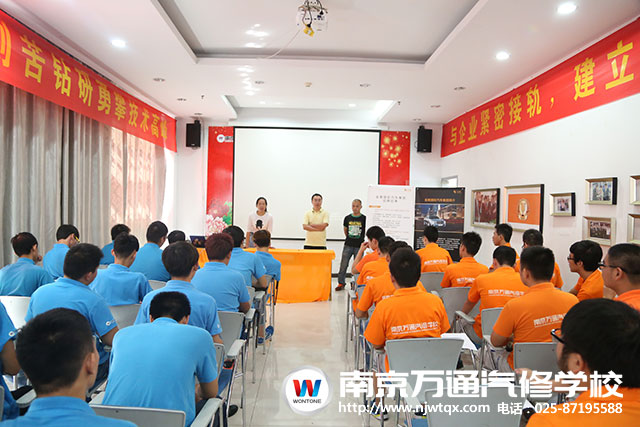 金鹰国际汽车集团招聘会现场