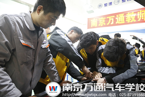 学子动手操作