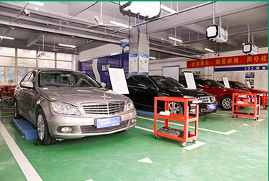 �Ͼ���ͨ����ְҵ��ѵѧУ